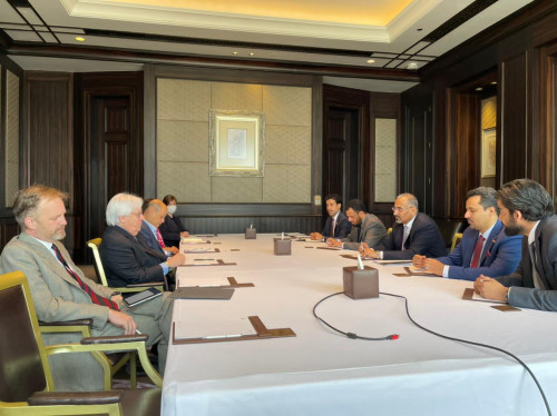 الرئيس الزُبيدي يلتقي مبعوث الأمين العام للأمم المتحدة