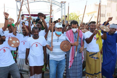 قيادة انتقالي حضرموت تشارك أبناء غرب الضيافة بمنطقة فوه احتفائهم بختم مسجد حمزة السنوي