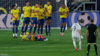 ثنائية بنزيمة تقود ريال مدريد لقمة الدوري الإسباني