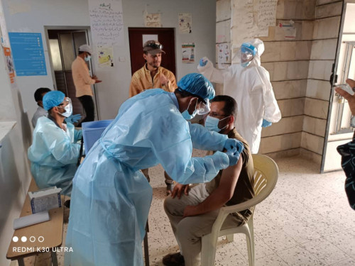 الصحة بالحصين تدشن لقاح كوفيد 19 لمنتسبيها ومن تجاوز عمر 60 عام