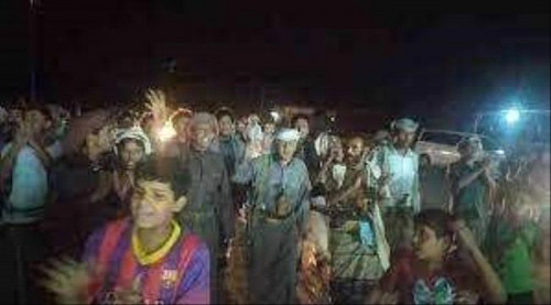 شبوة.. مظاهرات غاضبة في نصاب تُندد بغياب الكهرباء وتردي الخدمات