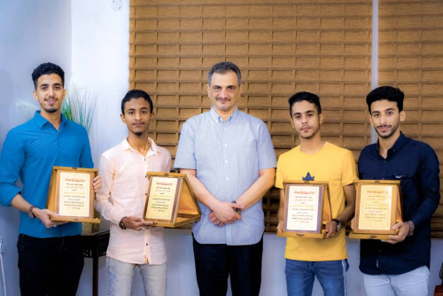 لملس يكرّم أبناء العاصمة عدن الحائزين على المراكز الأولى في مسابقة حفظ القرآن الكريم على مستوى المحافظات المحررة