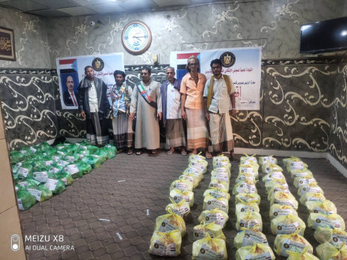 بحضور الشيخ عبدالله العمودي .. انتقالي دوعن يواصل مبادرة إفطار صائم في مركز "د2" بالحيسر ومركز "ه-2" بلبنة&nbsp;