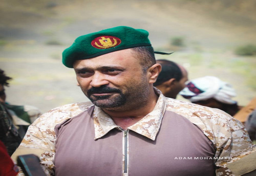 قائد معسكر بدر يُهنئ الرئيس الزُبيدي بحلول عيد الفطر المبارك