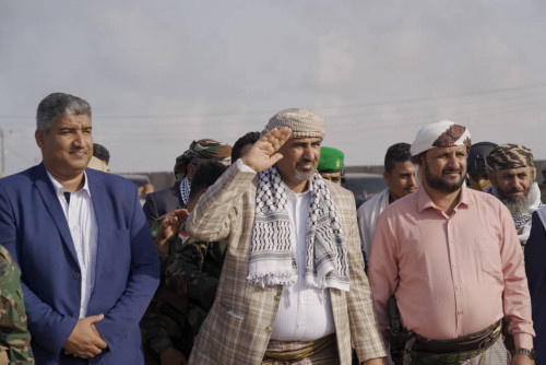 في جولة عيدية.. الرئيس الزُبيدي يزور معسكر اللواء التاسع صاعقة بالصبيحة