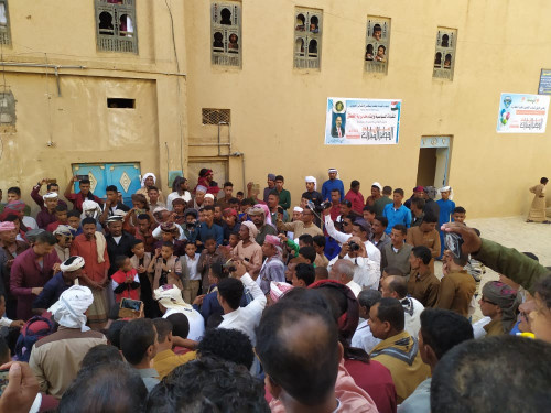 أهالي العنين يحتفلون بالعيد تحت شعارات الانتقالي وصور الرئيس القائد عيدروس الزُبيدي