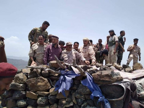 بتكليف من الرئيس الزُبيدي.. شيخ والعمري يتفقدان القوات الجنوبية المرابطة بجبهة كرش