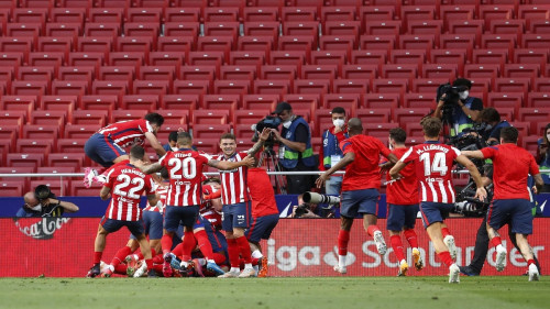 أتلتيكو يواصل صدارته وريال مدريد يطارده وبرشلونة يودع المنافسة