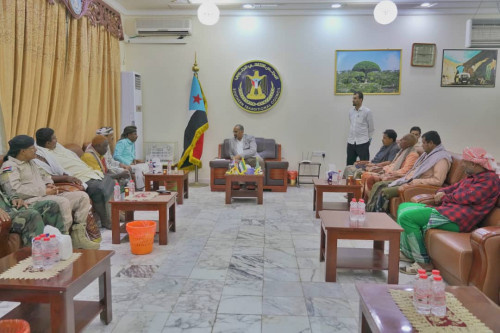 الرئيس الزُبيدي يطّلع على الأوضاع في محافظة أرخبيل سقطرى