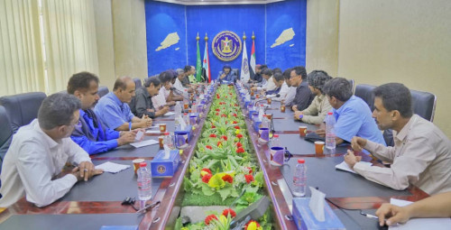 الرئيس الزُبيدي يلتقي بالهيئة التنفيذية للقيادة المحلية للمجلس الانتقالي بمحافظة شبوة