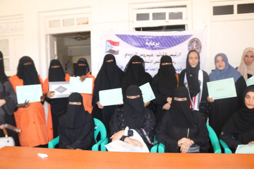 دائرة المرأة والطفل تواصل تكريم النساء الفاعلات في المرافق والمؤسسات بالعاصمة عدن
