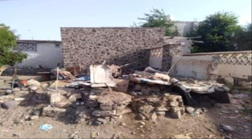 أمن عدن يزيل الاستحداثات العشوائية من حرم مستشفى الجمهورية بخور مكسر