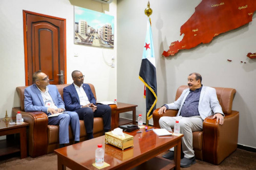 اللواء بن بريك يثمن دور عمل منظمة الصليب الأحمر في محافظات الجنوب