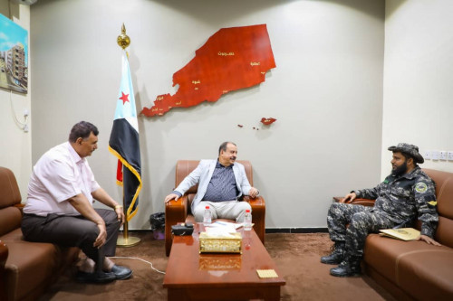 اللواء بن بريك يلتقي بقائد لواء حماية المنشـآت بالعاصمة عدن