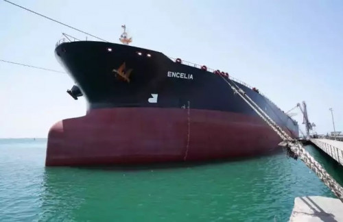 وصول دفعة من منحة المشتقات النفطية السعودية إلى ميناء عدن