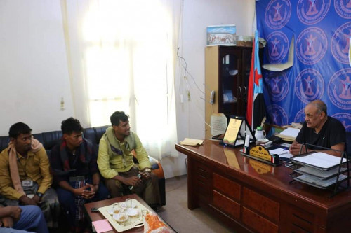 رئيس تنفيذية انتقالي حضرموت يلتقي عدداً من أبناء جزيرة عبدالكوري