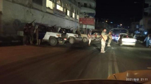 قوات العاصفة تعيد فتح الطرقات في مديرية التواهي