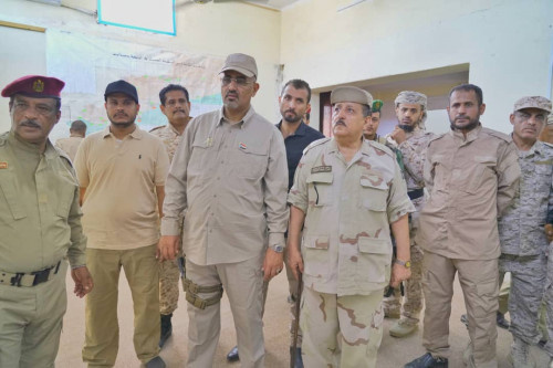 الرئيس الزُبيدي يتفقد سير العمل بهيئة العمليات العسكرية للقوات المسلحة الجنوبية