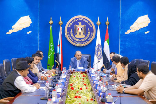 الرئيس الزُبيدي: نبذل قصارى جهدنا للتخفيف من معاناة أسر الشهداء والجرحى