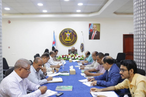 الانتقالي يقف أمام تداعيات تجريف العملة الصعبة من محافظات الجنوب