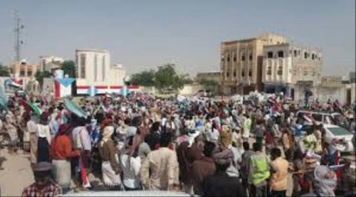 تظاهرة حاشدة بشبوة احتجاجاً على انتهاكات السلطة الإخوانية
