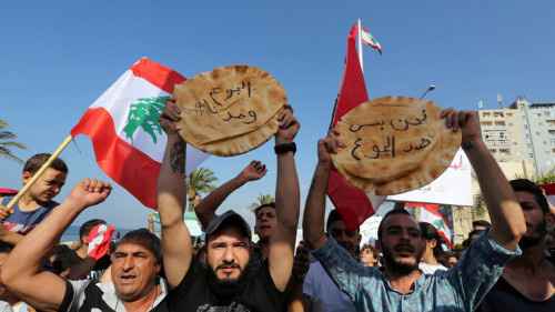 رفع الدعم يؤجج الشارع اللبناني.. والحكومة تلوم حاكم المصرف