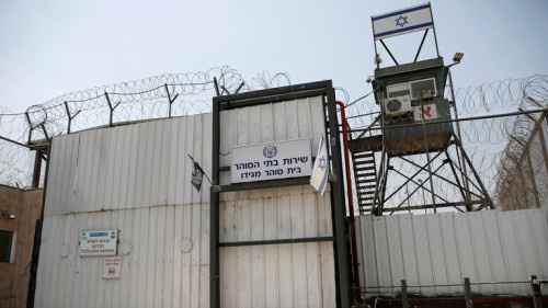 تقرير: إسرائيل اعتقلت 8000 فلسطيني منذ مطلع العام