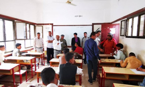 مدير عام الحصين يدشن امتحانات الثانوية العامة بمركز عاصمة المديرية