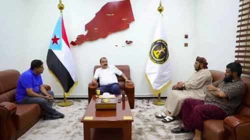 اللواء بن بريك يطلع على نشاط قيادتي المجلس الانتقالي في محافظتي حضرموت وسقطرى