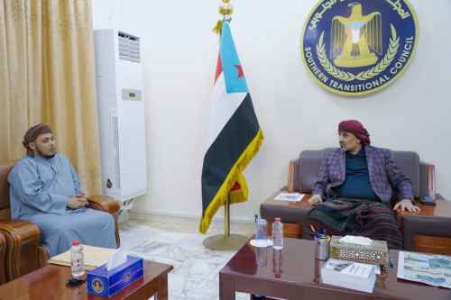 الرئيس الزُبيدي يلتقي أعضاء الجمعية الوطنية في محافظة أرخبيل سقطرى