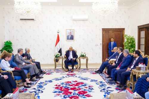 الرئيس الزُبيدي يستقبل وفداً رفيع المستوى من البنك الدولي