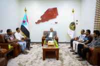 اللواء بن بريك يلتقي عدداً من طاقم موقع الجريدة بوست