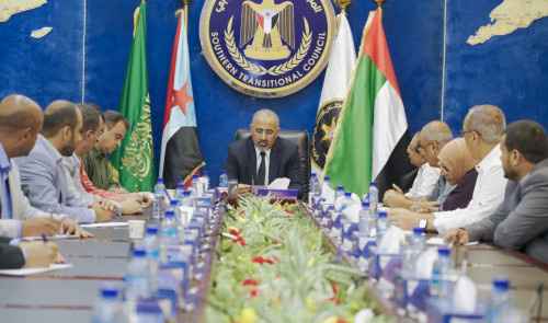 الرئيس الزُبيدي يترأس اجتماعا للجنة المجلس الانتقالي للإغاثة والأعمال الإنسانية