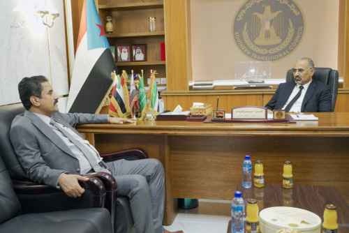 الرئيس الزُبيدي يطّلع على مستجدات الأوضاع في محافظة شبوة