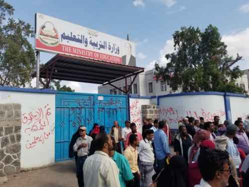 انفراجة وشيكة لقضية إضراب المعلمين وقرب استئناف العملية التعليمية في المدارس الحكومية