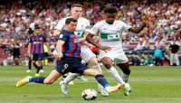 برشلونة يقهر المتذيل في طريقه نحو القمة