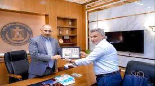 الرئيس الزُبيدي يشهد إشهار كتاب طوابع الجنوب البريدية