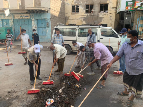 القائم بمهام رئيس تنفيذية انتقالي العاصمة عدن يدشن حملة تنظيف ورفع مخلفات الأمطار بمديرية صيرة