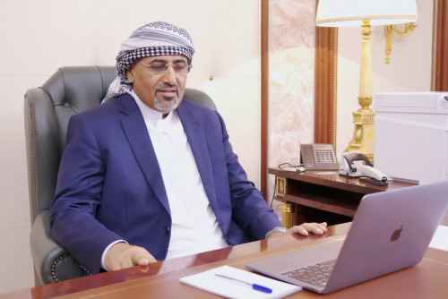 الرئيس الزُبيدي يناقش مع السفير الهولندي مستجدات الأوضاع السياسية والإقتصادية في المحافظات المُحررة