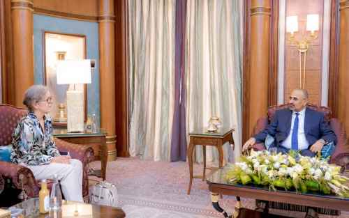 الرئيس الزُبيدي: تَعاطِينا الإيجابي مع مبادرات تمديد الهدنة لا يلغي حقنا في حماية أمن واستقرار بلادنا