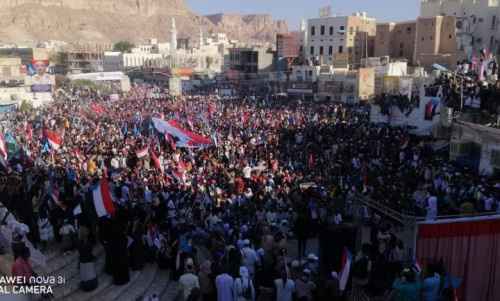 شاهد بالصور.. الحشود الشعبية المشاركة في مليونية الخلاص بسيئون