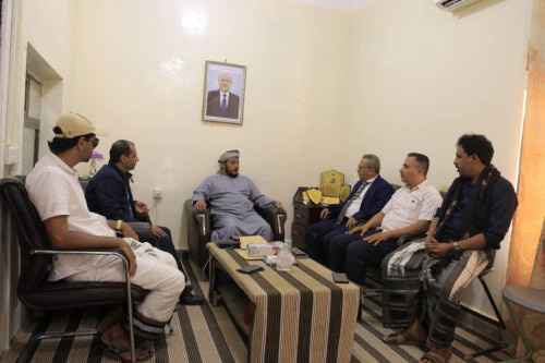 فريق من الأمانة العامة يزور سقطرى ويلتقي المحافظ الثقلي