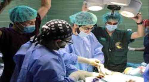 سلمان للإغاثة يدشن مخيما طبيا للجراحات في سقطرى