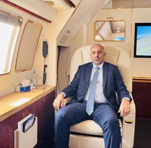 الرئيس الزُبيدي يصل العاصمة السعودية الرياض
