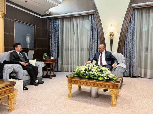 الرئيس الزُبيدي يشيد بدور جمهورية الصين الشعبية الداعم لجهود مجلس القيادة الرئاسي