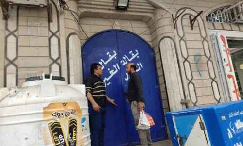 عدن.. ضبط محلات تجارية مخالفة بمديرية المنصورة