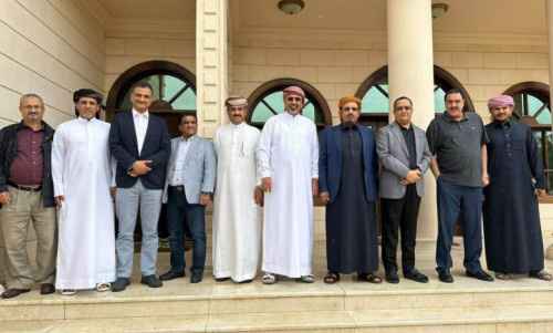الرئيس الزُبيدي يلتقي عدداً من الوزراء ومحافظي المحافظات والمسؤولين
