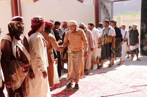 الكثيري يزور منطقة الكسر ويلتقي بالمشايخ والأعيان