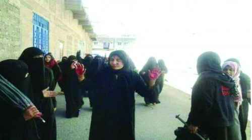 مركز حقوقي: آلاف اليمنيات يتعرضن للتعذيب والاعتداء في سجون الحوثي