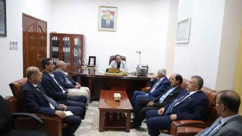 بحضور الكثيري.. فريق الحوار الوطني الجنوبي الداخلي يلتقي محافظ حضرموت